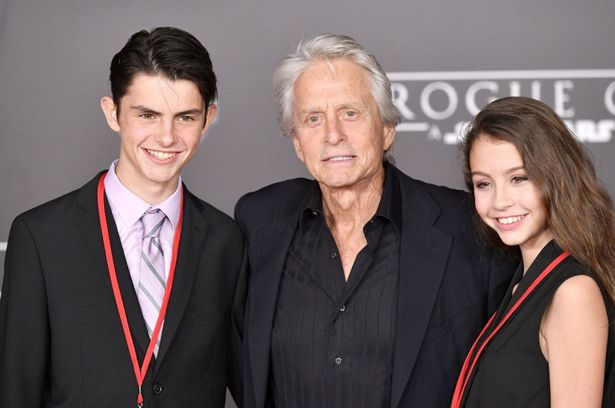 Catherine Zeta-Jones și Michael Douglas și-au serbat fiul, înainte de balul de absolvire