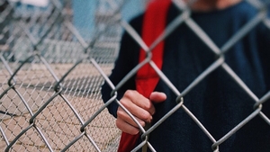 Caz ireal în Italia! Părinții unui adolescent au fost condamnați la închisoare, după ce i-au aplicat umilințe timp de 2 ani. Totul a început de la destăinuirile din jurnal