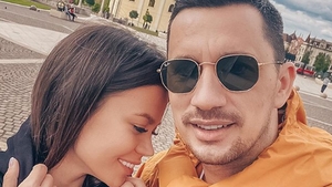 Dragostea plutește în aer pentru  Flick Domnul Rimă și Miss Planet! ”Este majoră?” Ce a răspuns omul de radio la comentariile fanilor
