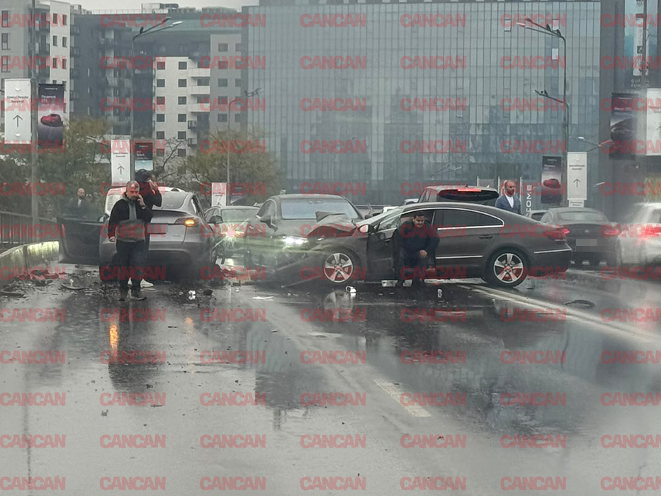Grav accident în Capitală. Trei persoane rănite, după ce un șofer a lovit două mașini și un autobuz