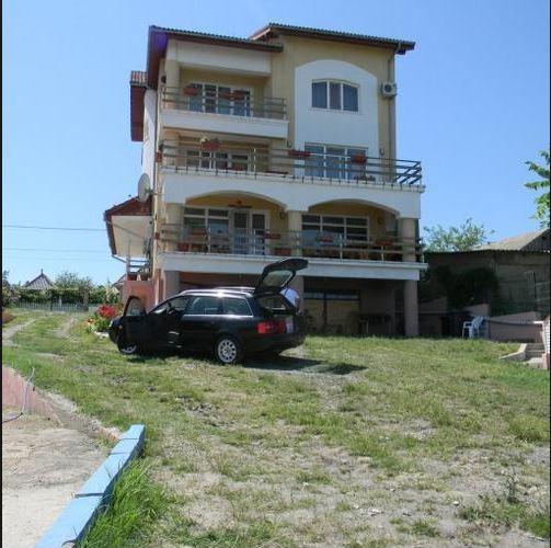 Pensiunea lui Isopescu are 12 camere