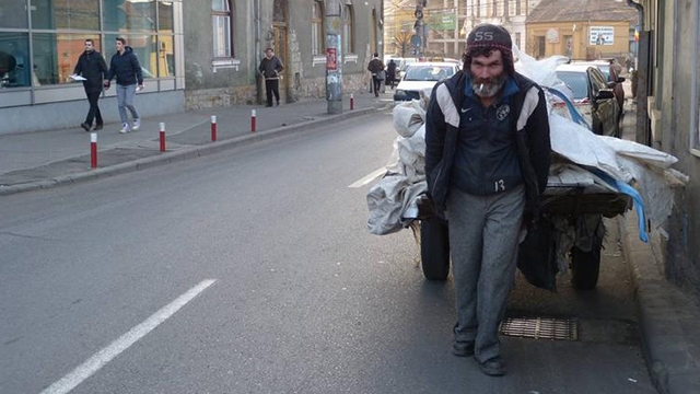 Caz socant! A ales sa stranga gunoaie, dupa ce a predat matematica la un liceu din Cluj: ''Am pregatit doua genii...''