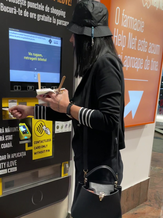 Raluca Macovei, apariție răvășitoare la mall (SURSA FOTO: CANCAN.RO)
