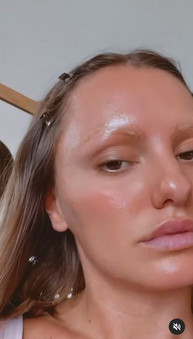 Alexandra Stan și-a făcut o nouă schimbare de look, dar a fost taxată imediat de un internaut: ”Fă muzică, nu scandal!”