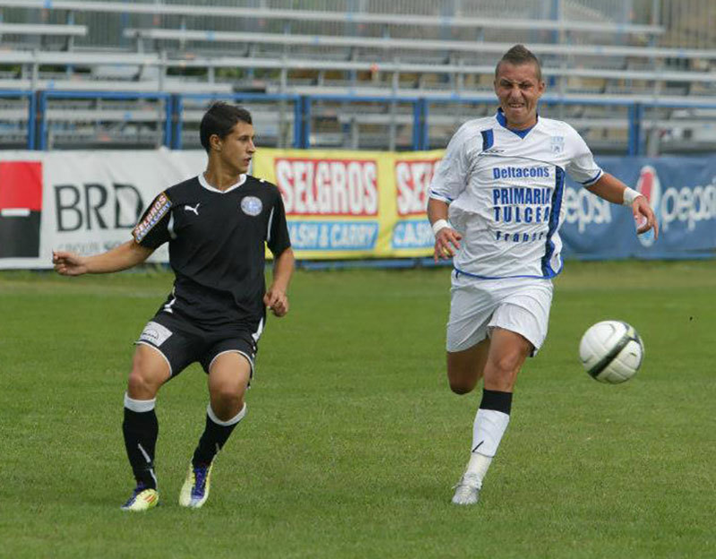 Mihai Oarnă (stânga) era considerat un mare talent în urmă cu cinci ani
