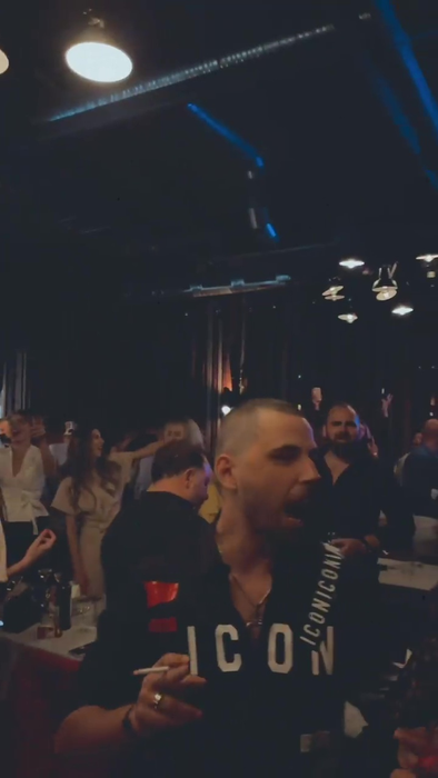 Alex Ashraf, dornic de distracție