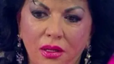 Pe asta n-a prezis-o! Alexandra Harra facuta praf in timpul unei pauze publicitare. A primit un pahar de apa in plina figura