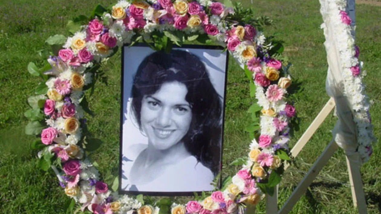 Si-au luat adio de la marea artista intr-un mod emotionant! Vezi ce gest incredibil au facut rudele si prietenii sopranei Mirela Zafiri, la inmormantare!