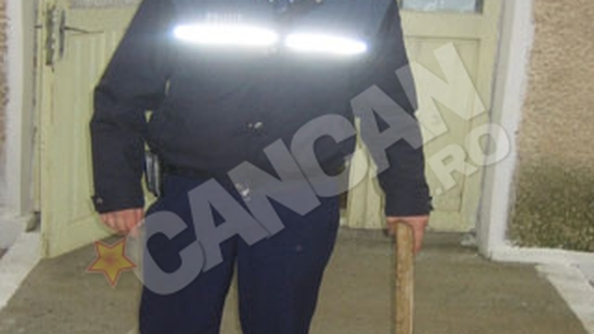 Impuscat dupa ce a atacat cu toporul un politist