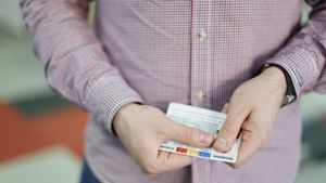 Actele de care ai nevoie pentru a-ți schimba buletinul expirat în 2023. Ce taxe ai de achitat