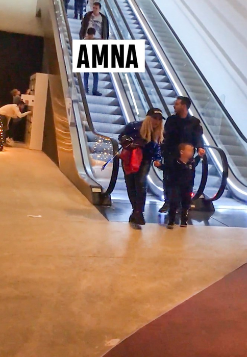 Amna a mers la film cu fiul ei, dar și cu soțul de care a divorțat acum șase luni