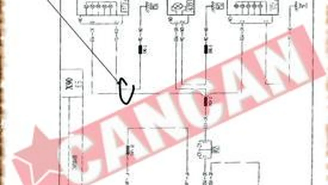 Un Logan a luat foc, din senin, pe sosea