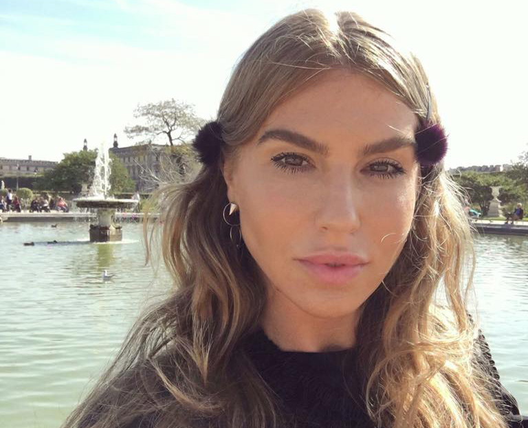Corina Bud, imagine de infarct pe Internet! Fanii nu s-au abținut de la comentarii: “Ești criminală “