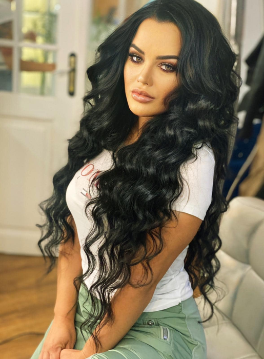 Bianca Drăgușanu continuă războiul pornit împotriva lui Carmen de la Sălciua: “Te dai mare c-ai ajutat-o cu 2 pungi de pufuleți și un iaurt”. Cum a denigrat-o Alex Bodi pe cântăreață după ce a ajutat-o cu o mașină luxoasă