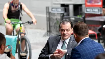 Un lider al PSD îl atacă pe Ludovic Orban, după ce premierul a fost fotografiat în Centrul Vechi la o terasă: „Tablou de Grigorescu, de unde doar carul lipsește”