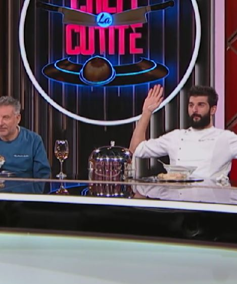Scandal monstru la Chefi la cuțite. Cei patru jurați au fost amenințați de o concurentă: ”Vă bateți joc”