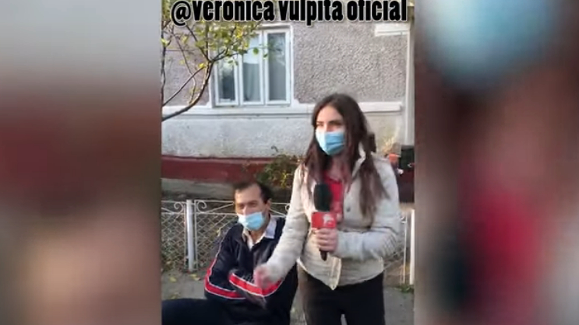 Imagini demențiale de la ziua Vulpiței! Cum dansează în curte, în jurul lui Viorel, după ce a copt cartofi pe plită VIDEO