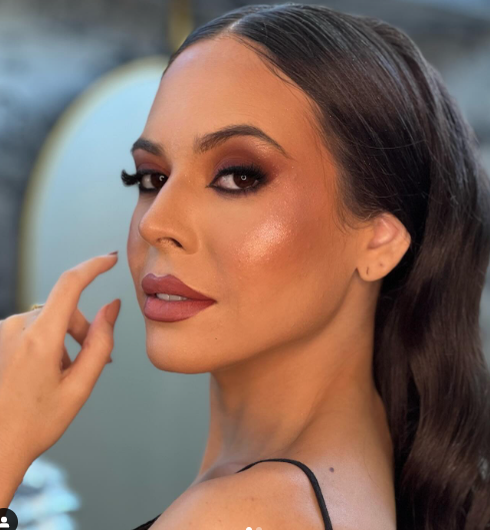 O influenceriță a murit la doar 28 de ani, după ce a ajuns la spital cu febră și dureri abdominale. Care a fost cauza decesului, de fapt