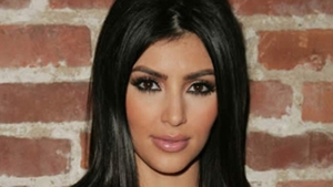Kim Kardashian le inchide gura cârcotaşilor! Acuzată că mănâncă prea mult, ea şi-a arătat burta de gravidă in toată splendoarea