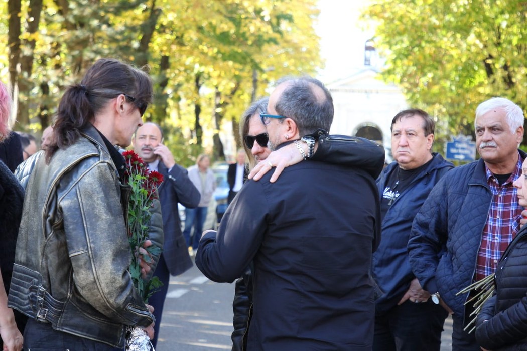 Leo Iorga, condus pe ultimul drum! Imagini exclusive de la înmormântarea îndrăgitului cântăreț