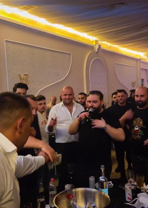 Dedicațiile au curs la microfon! Florin Salam a făcut show la party. Sursă: Tik Tok