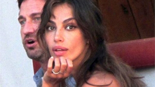 Britanicii o fac praf pe Madalina Ghenea, dupa ce au aflat ca se iubeste cu Butler! O considera o "vanatoare de iubiti celebri"!- Vezi ce mesaj ii transmit!