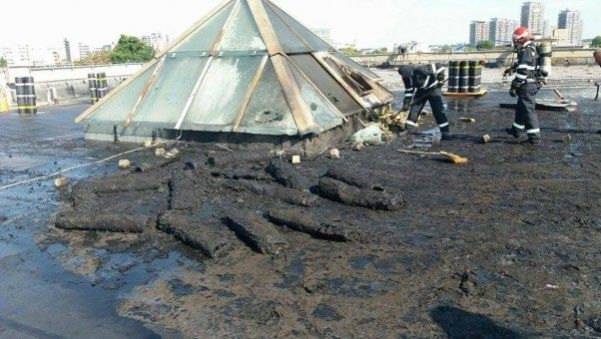 Incendiu puternic la o universitate din Bucureşti. Pompierii au intervenit de urgenţă