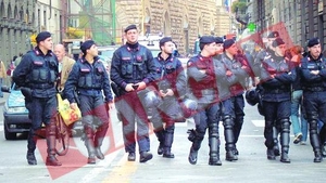 Romanca impuscata de carabinieri avea datorii in tara