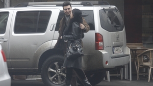 Pozele care i-ar putea arunca in aer casnicia lui Magureanu! Fotografiat de paparazzii in bratele unei colege!
