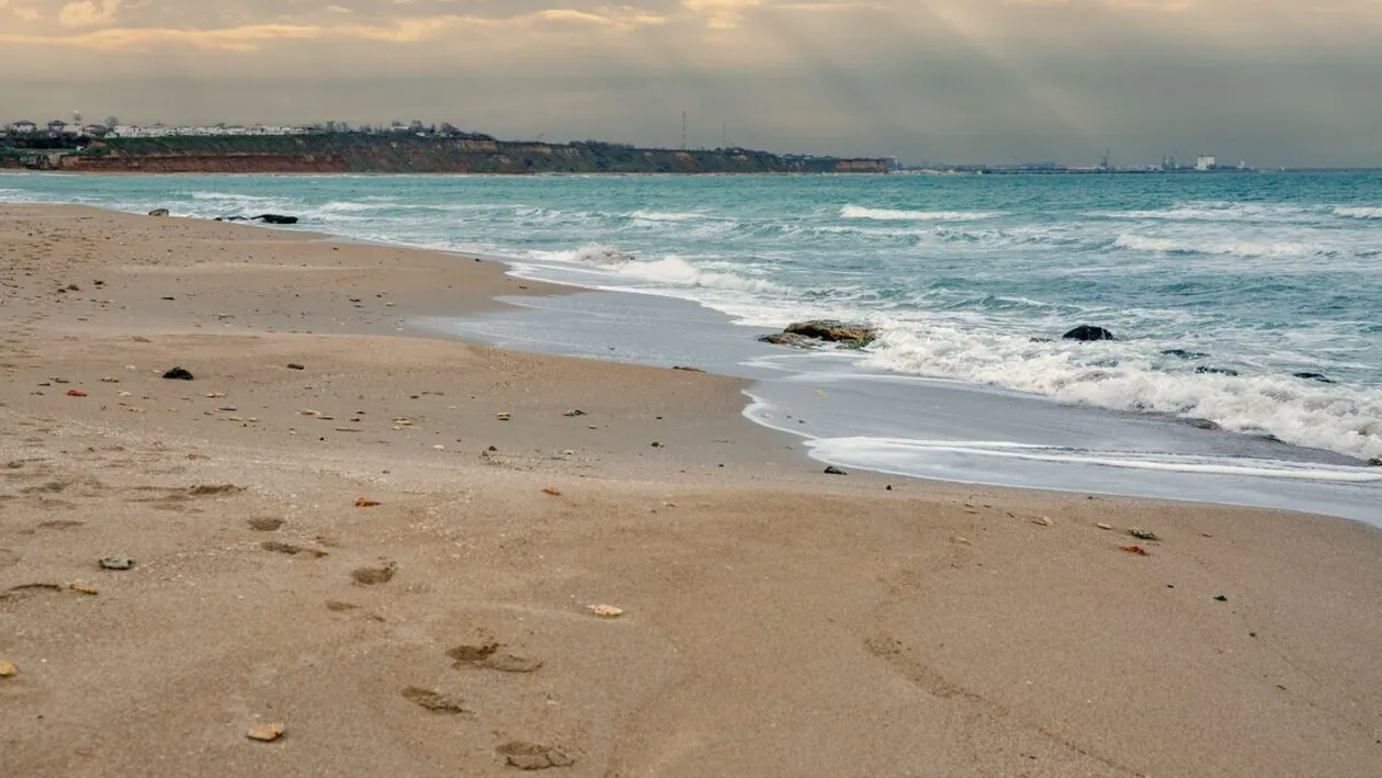 Stațiunea din România care imită Mykonosul. Fructe la șezlong, cocktailuri și DJ din Italia sau Grecia