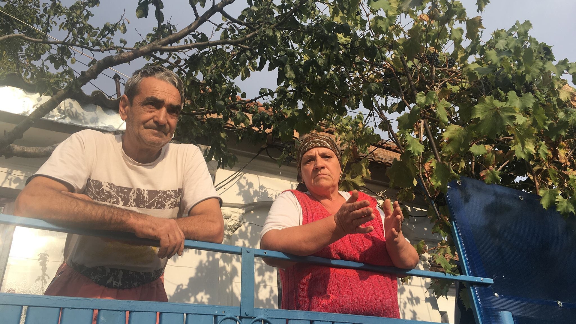 FOTO. Povestea fetei vândute de fratele ei unei prostituate. Ce spun vecinii familiei din Olt şi un alt frate al adolescentei