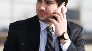 A ramas paralizat din cauza telefonului mobil