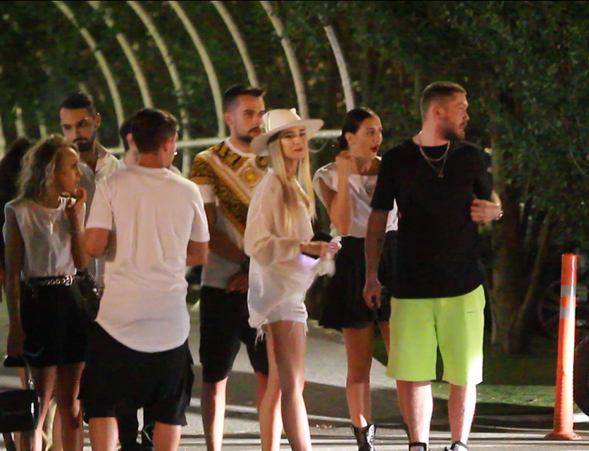 Edy Kovacs s-a distrat alături de fete apetisante și de amici într-un club din Mamaia