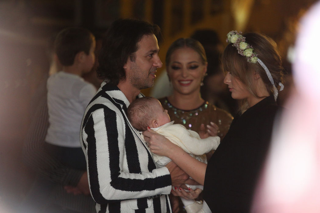 Nășica Delia, Răzvan Muteanu, mămica Oana Matache și micuța Jessica