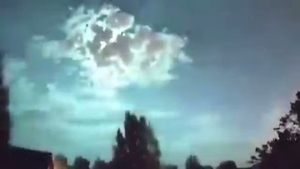 Un meteorit verde, care ar fi produs o explozie pe cer, a fost surprins deasupra Turciei