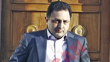 Ce face Vanghelie pe Facebook! ”Incerc sa fac cunostinta cu cat mai multe fete. Am acuma o negresa din America”