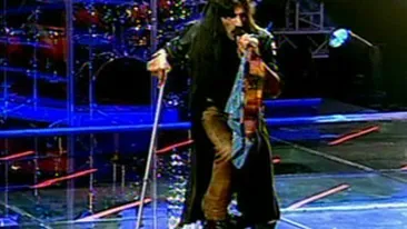 Un rocker de 56 de ani din Medgidia, cea mai ciudata aparitie de la Vocea Romaniei! Uite cum a venit la auditii!