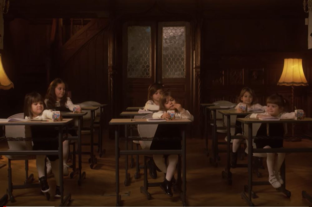 Sore a lansat primul videoclip alături de fiica sa! Povestea emoționantă a piesei “Ce faci, fată?” și ce peripeții au trăit artista și Erin pe platourile de filmare