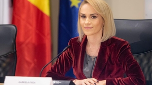 N-ai fi zis! Ce salariu lunar câștigă Gabriela Firea. Este plătită în lei