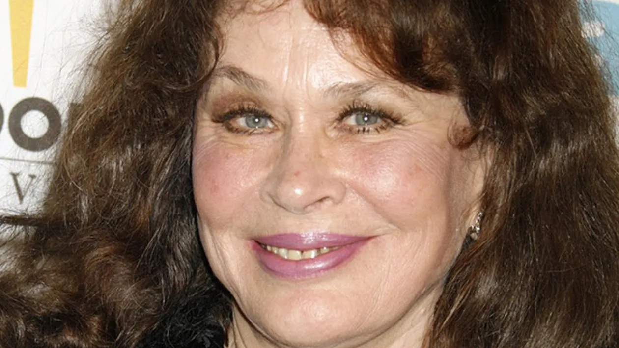 O lume întreagă o plânge pe Karen Black! Anuţul morţii a fost făcut de soţul ei pe Facebook