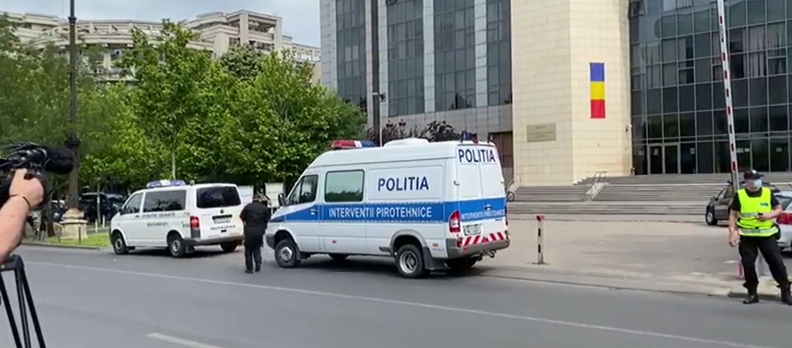Alertă cu bombă la Tribunalul București. Oamenii din clădire au fost evacuați, iar pirotehniștii fac cercetări