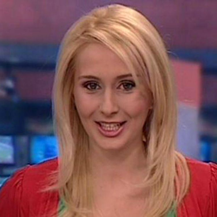 Crina Abrudan a fost prezentatoarea știrilor sportive de la Antena 1Crina Abrudan a fost prezentatoarea știrilor sportive de la Antena 1
