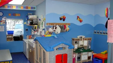 Un copil a murit înecat în lipsa educatoarei care trebuia să îl supravegheze. Femeia a fost plasată sub control judiciar