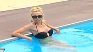Denisa Manelista si-a scos SILICOANE la piscina: arata BESTIAL! Cum trebuie sa fie barbatul IDEAL in viziunea ei