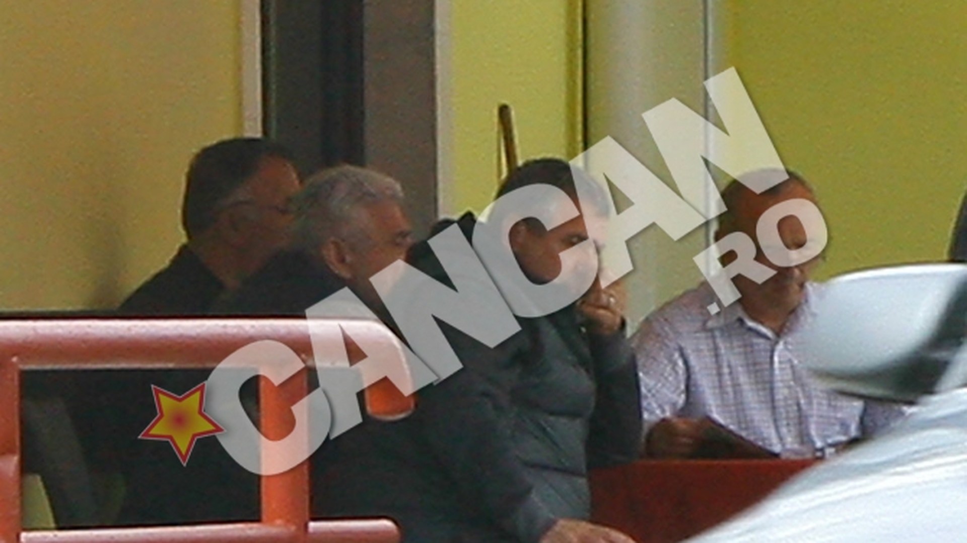 Frigul si ploaia nu-i pot tine departe de terase pe fratii Becali!