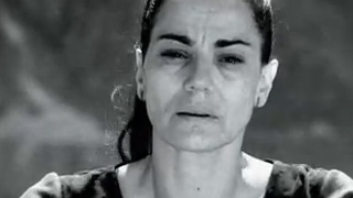Video genial! Vezi o parodie "sangeroasa" dupa spotul cu Maia Morgenstern in care ea isi "doneaza" aurul: "Nu mai risipi sangele, Maia...doneaza-l!"