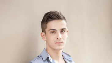 A castigat apreciere si 200.000 E, dar a ajuns sa cante doar cover-uri! Andrei Leonte il imita pe Bruno Mars prin cluburi!