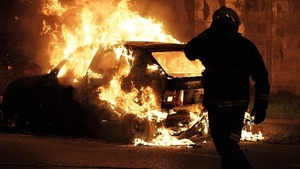 Un barbat si-a incuiat cele doua sotii in masina si le-a dat foc! Motivul e HALUCINANT!