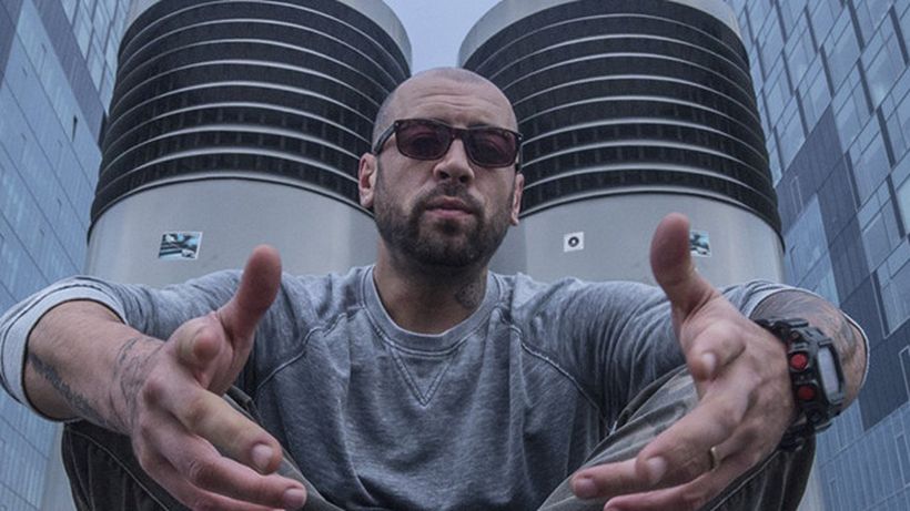 Ce face CRBL dupa ce a ratat toate ofertele de Black Friday. Trebuie sa vezi cum l-au filmat paparazzii in mall