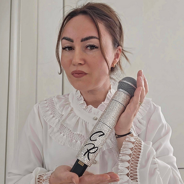 Alexandra Văcăruși este cunoscută drept Regina cristalelor (Foto: Instagram)